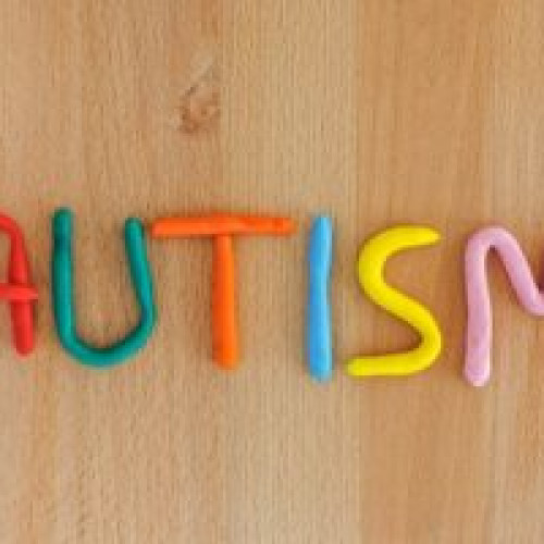 Test de muestra de scaun poate accelera diagnosticul autismului