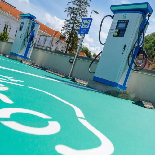 Primăria Brașov dezvoltă rețeaua de stații de încărcare pentru vehicule electrice