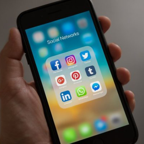 Noul Statut al Elevului interzice telefoanele mobile în timpul orelor