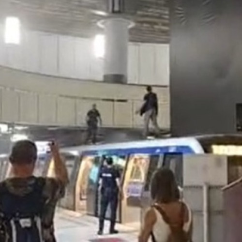 Incident pe trenul de metrou de la Piața Victoriei