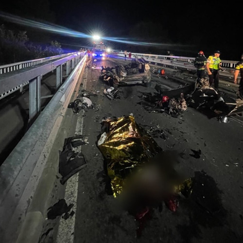 Cinci morți și un rănit grav într-un accident rutier în Hunedoara