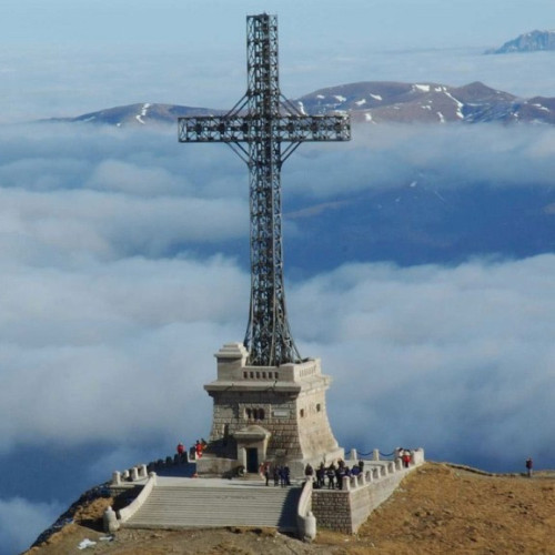 Crucea de pe muntele Caraiman, simbol al erei eroilor români