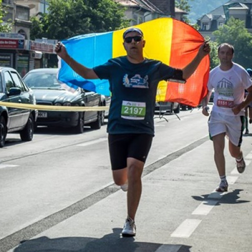 Peste 1.000 de alergători participă la maratonul Rasnov Medieval Run