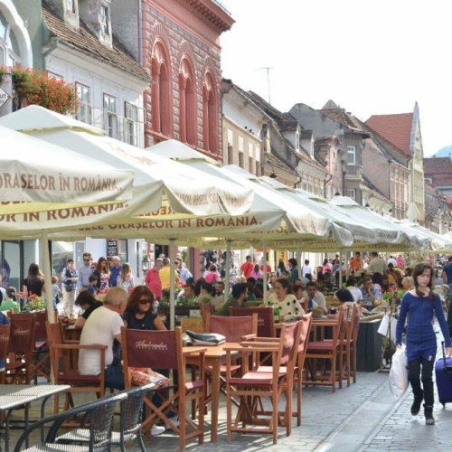 Aglomeratia din statiuni duce la cresterea cazurilor de COVID in Brasov