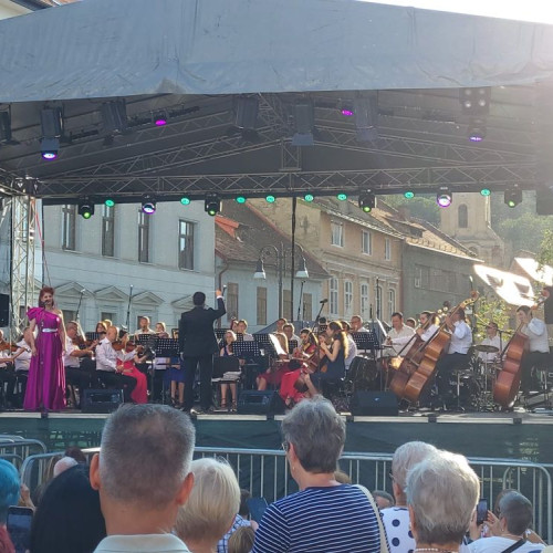 Reîntâlnire cu soliştii Operei Braşov în cadrul unui spectacol dedicat copiilor