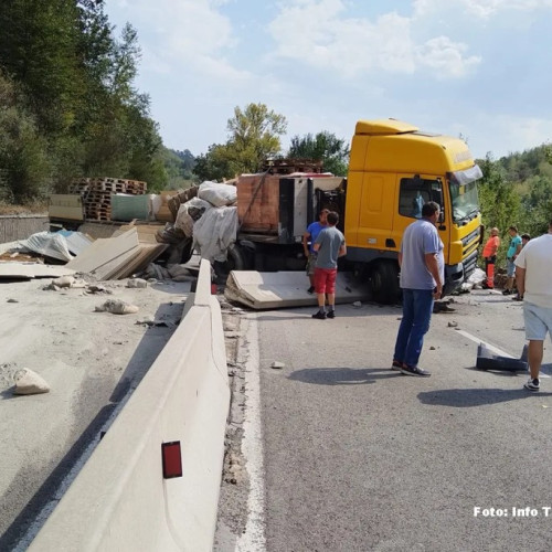 Accident pe DN 1, în Nistorești, fără victime