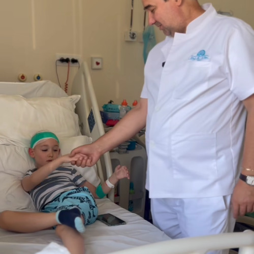 Iustin Toia, un copil talentat, primește o a doua șansă de la sistemul medical din România