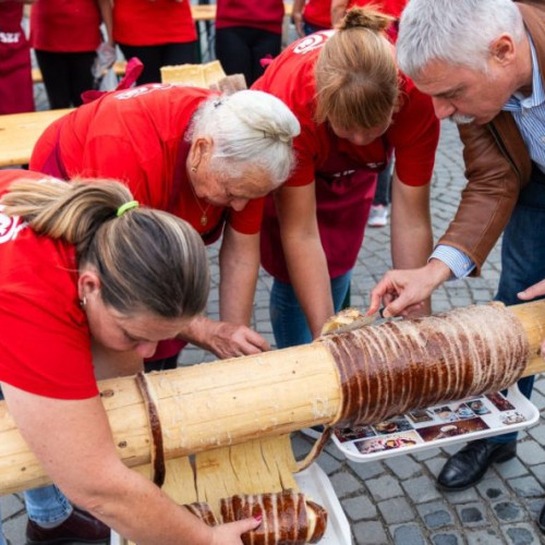 Festivalul Kurtoskalacs și Târgul de Toamnă se desfășoară la Sfântu Gheorghe