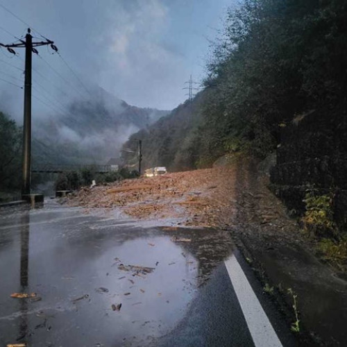 Traficul pe Valea Oltului, deviat din cauza aluviunilor