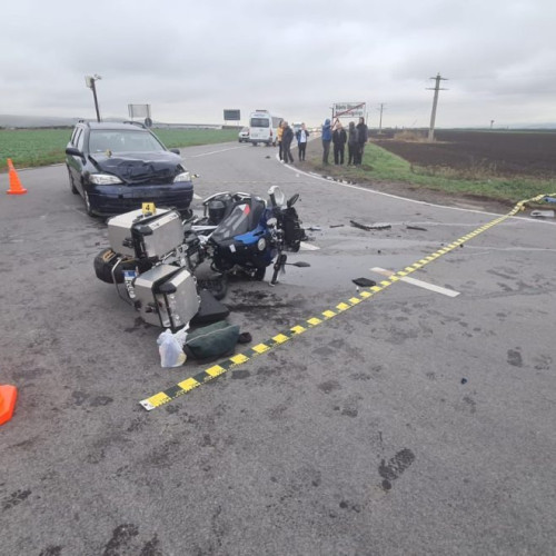 Accident rutier în Sfântu Gheorghe: motocicletă și autoturism implicate