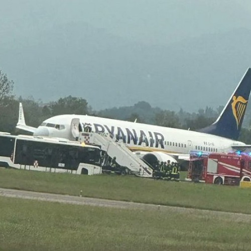 Incident grav la aeroportul din Bergamo după explozia unei anvelope