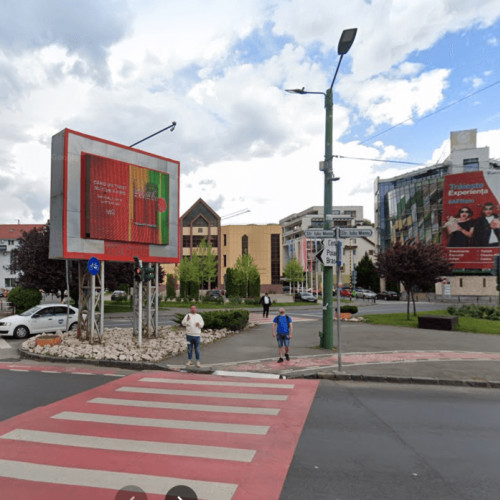 Primăria Brașov dezafectează panouri publicitare nelegale înainte de alegerile locale