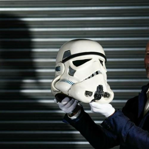 Casca unui stormtrooper din Star Wars, vândută cu 500.000 de lire sterline la o licitație din Londra