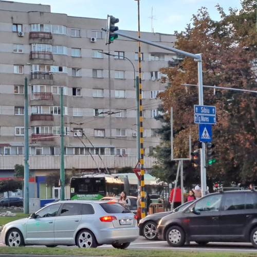 Probleme în trafic la Făget din cauza semafoarelor recent instalate