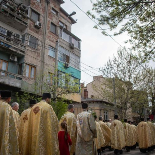 Procesiune religioasă în București cu moaștele sfinților