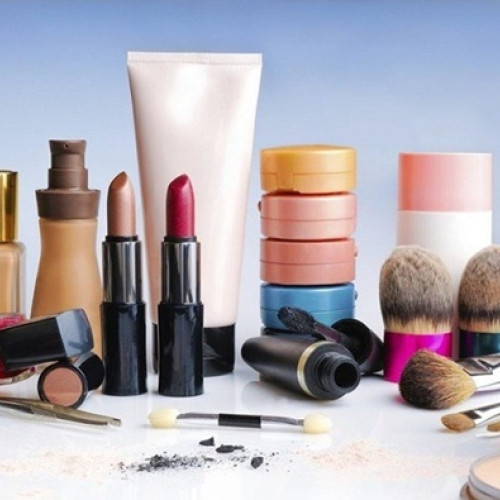 Substanțe chimice nocive descoperite în sute de produse cosmetice din Europa