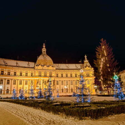 Brașovul se pregătește de Crăciun cu lumini festive