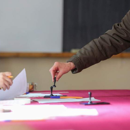 Primele rezultate ale exit-poll-urilor după alegerile parlamentare