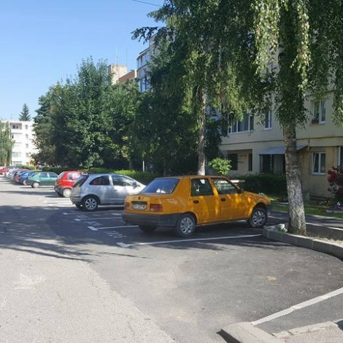 Primăria Brașov va implementa măsuri pentru o gestionare mai eficientă a locurilor de parcare din oraș