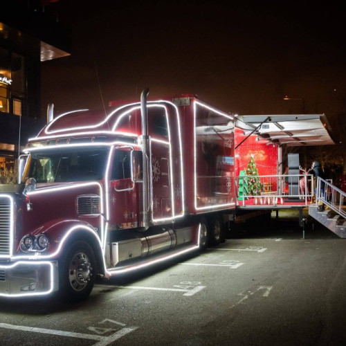 Caravana CocaCola aduce magia sărbătorilor de iarnă la Brașov