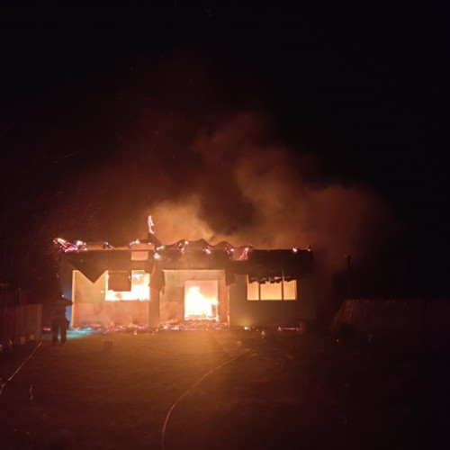 Incendiu devastator într-o locuință din județul Botoșani: o familie a rămas fără casă