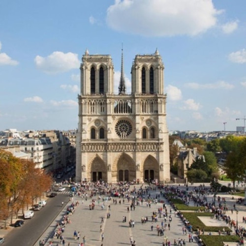 Catedrala Notre-Dame de Paris celebrează Crăciunul pentru prima dată după incendiul din 2019