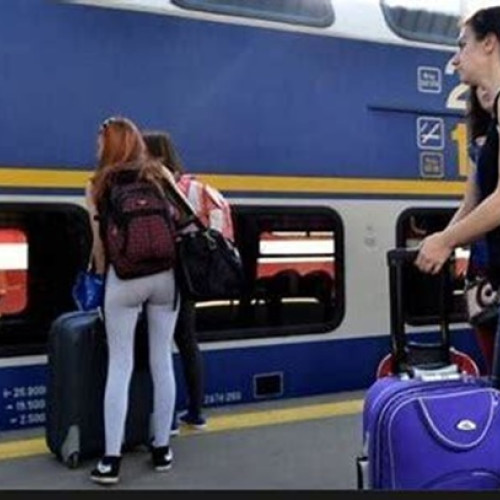 Guvernul României a aprobat noi reglementări pentru transportul feroviar intern al studenților, relatează newsbv.ro. Potrivit comunicatului oficial, măsurile elimină diferențele de tratament între studenții care locuiesc în localități cu acces direct la o gară și cei din zone fără conexiune feroviară directă.