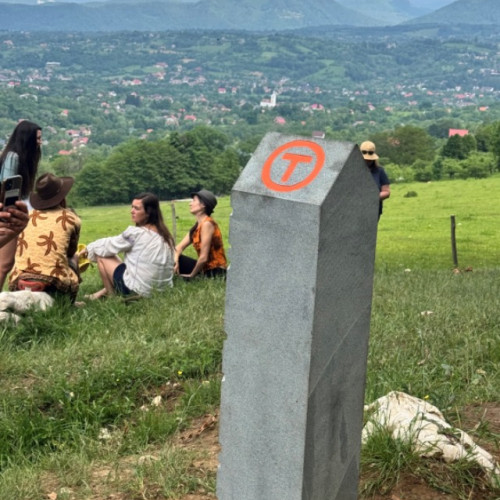 Noul traseu &quot;Terra Borza Teutonica&quot; pe via Transilvanica a fost inaugurat recent, potrivit newsbv.ro. Traseul de 170 de kilometri se întinde în județul Brașov și leagă 18 localități, completând cei 1.400 de kilometri deja existenți pentru drumeți și bicicliști din întreaga lume.