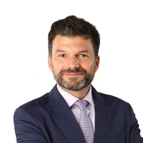 Un absolvent al Facultății de Silvicultură și Exploatări Forestiere de la Universitatea Transilvania din Brașov vrea să îi ia locul făgărășeanului Nicușor Dan la primăria Bucureștiului