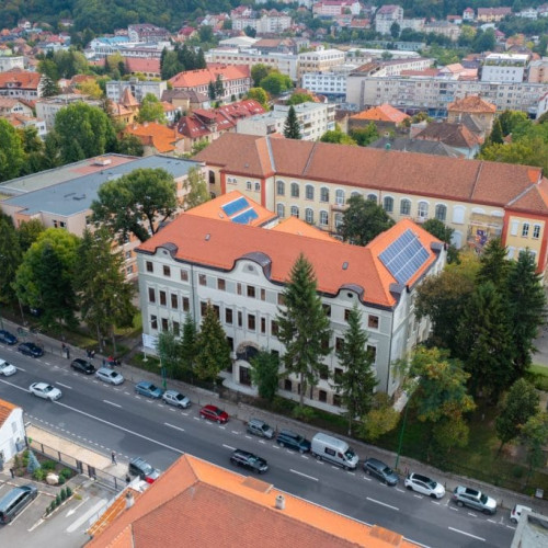 Primăria Brașov va instala sisteme fotovoltaice în mai multe școli din oraș