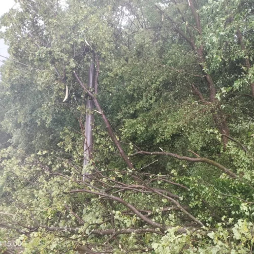 Trafic feroviar perturbat în zona Brașov din cauza furtunii