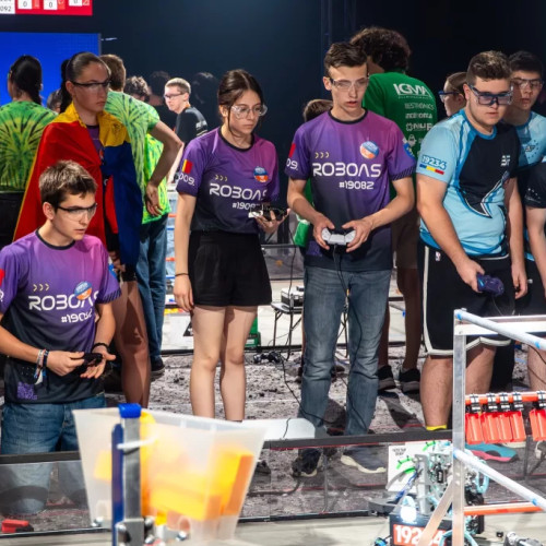 Echipă de robotică din Brașov a cucerit scena internațională la evenimentul FIRST Tech Challenge 2025 în Eindhoven