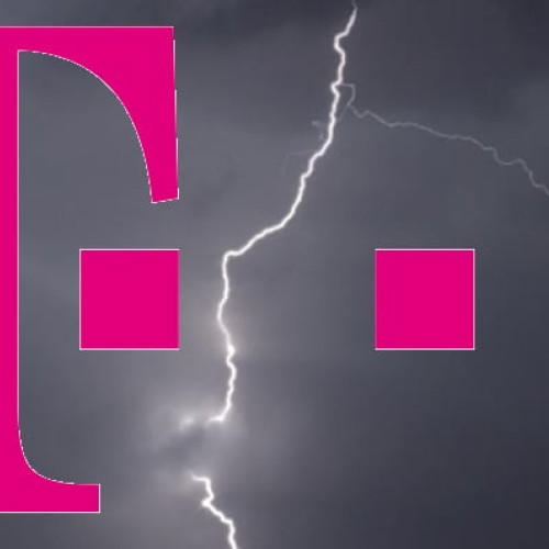 Consiliul Concurenței a exprimat îngrijorări referitoare la preluarea Telekom România Mobile Communications de către Vodafone România, precum și la achiziția anumitor active ale Telekom de către Digi România. Potrivit unor surse citate de bizbrasov.ro, autoritatea de concurență analizează impactul acestor tranzacții asupra pieței telecomunicațiilor.