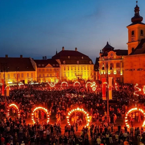 Spectacole impresionante, instalaţii remarcabile şi artişti stradali din toată lumea. Program cu 841 de evenimente şi 5000 de artişti din 82 de ţări. Începe Festivalul Internaţional de Teatru de la Sibiu
