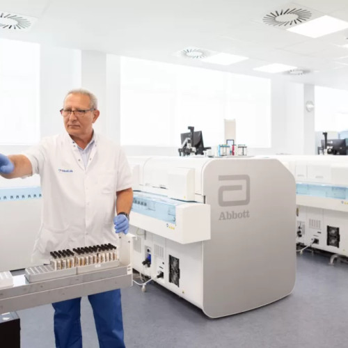 MedLife a investit peste două milioane de euro în primul laborator complet automatizat din Brașov