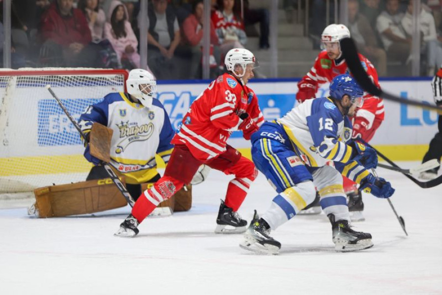 Corona Brașov bate Red Hawks București în debutul sezonului