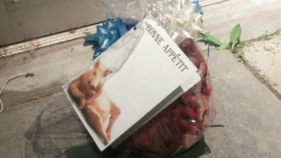 Nouă capete de porc descoperite în fața moscheilor din Paris