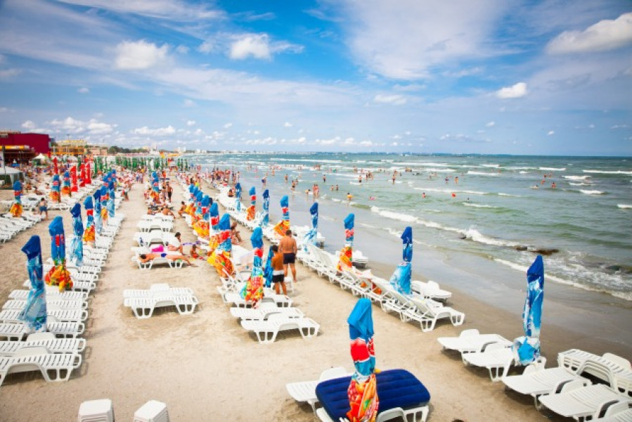 Sezon estival 2025: turismul românesc în scădere, incoming în creștere