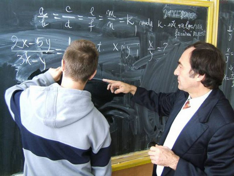 Ministerul Educației: 98,6% dintre profesorii titulari rămân în aceleași școli