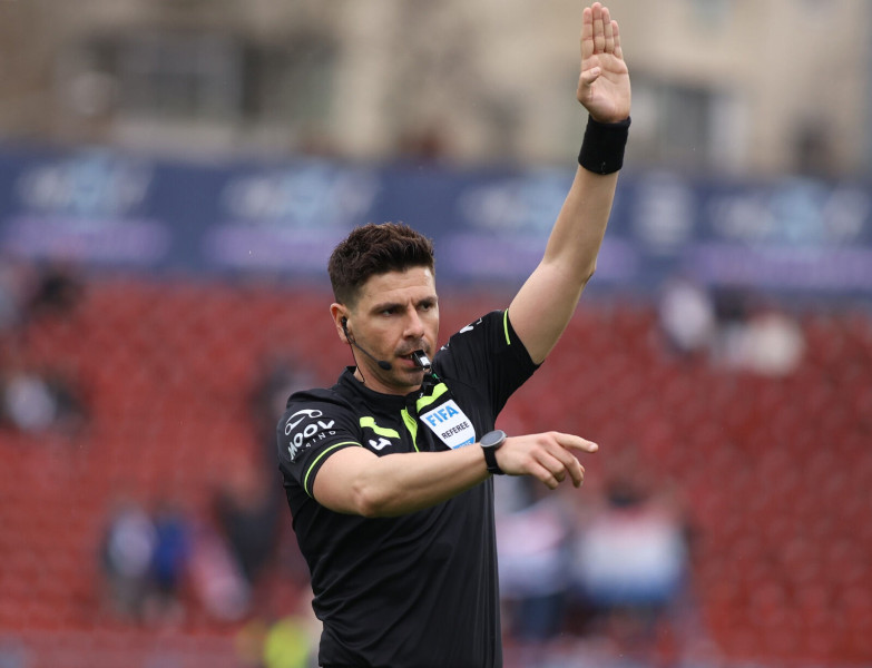 Arbitrul braşovean Marian Barbu, la primul meci în Liga Campionilor