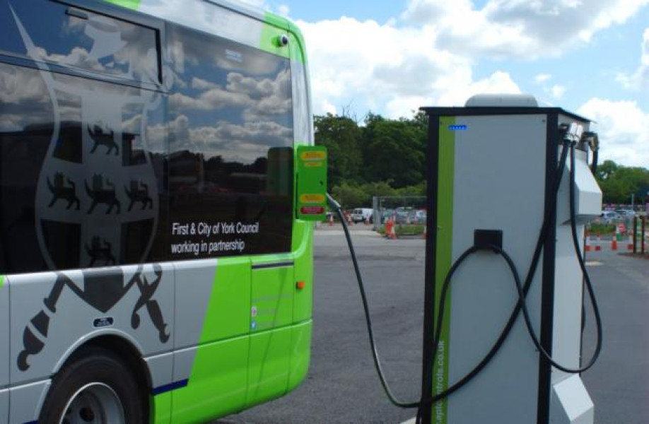 Primăria Săcele cumpără 5 autobuze electrice articulate pentru transport urban