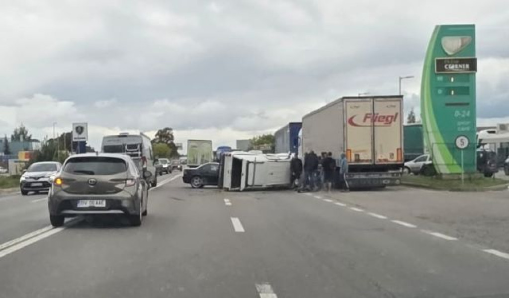Accident rutier cu două mașini la ieșirea din Brașov spre Feldioara