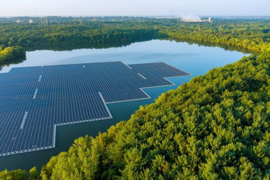 Hidroelectrica lansează primul proiect pilot fotovoltaic plutitor pe râul Olt