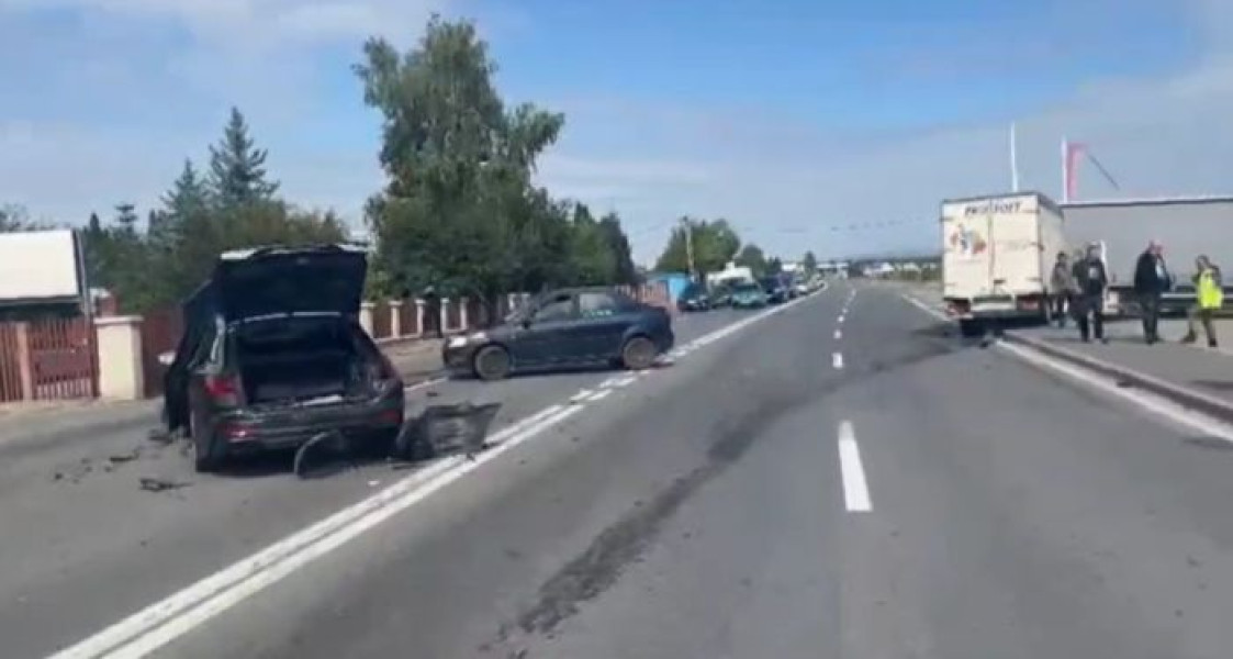 Accident rutier cu șapte mașini pe Calea Feldioarei, circulația este îngreunată