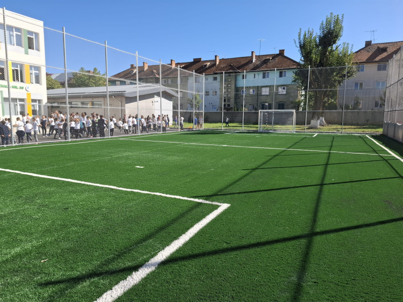 Primăria Brașov modernizează terenuri sportive în cartiere și școli