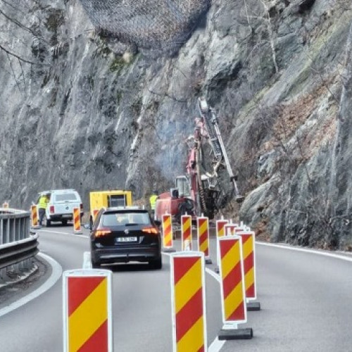 Restricții de circulație pe DN7 Valea Oltului pentru lucrări de punere în siguranță a versanților