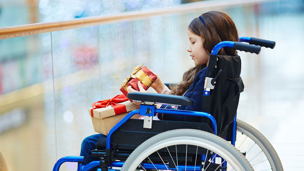 Copiii cu handicap vor primi vouchere de 39.000 lei pentru tehnologii asistive