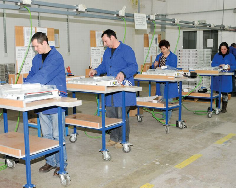 Peste 145 de angajaţi vor fi concediaţi de două fabrici din Covasna