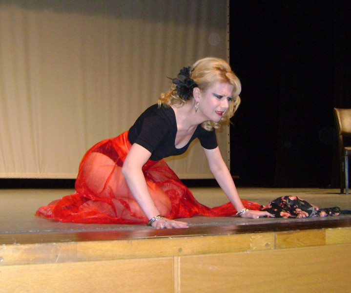 Dorina Roman combină teatrul clasic cu umorul modern în spectacolele sale