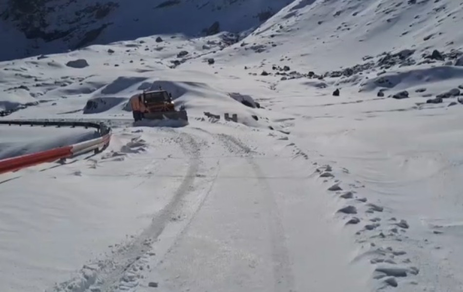 Salvamont Argeș avertizează asupra riscului de accidentări în Făgăraș din cauza zăpezii